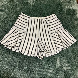 Women’s Shorts; Size S